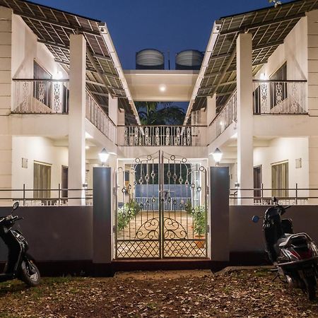 Marine Studios Le Pension Кандолим Экстерьер фото