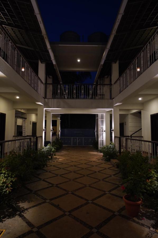 Marine Studios Le Pension Кандолим Экстерьер фото