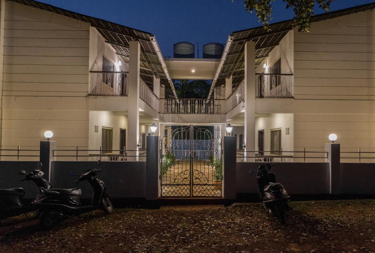 Marine Studios Le Pension Кандолим Экстерьер фото